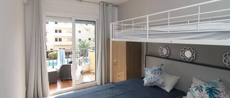 2 間睡房、熨斗/熨衫板、上網