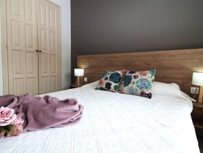 2 chambres, fer et planche à repasser, accès Internet