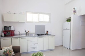 아파트 | 전용 주방 | 냉장고, 전자레인지, 전기 주전자, 조리 도구/접시/주방 기구