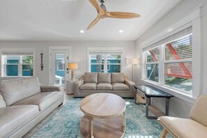 Una Smart TV, una oficina