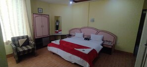 Royal Room | 1 bedroom, premium bedding, desk, soundproofing - Hotel New Park (East Jorhat)