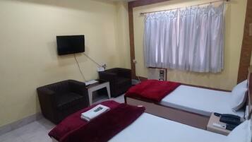 Habitación ejecutiva | 1 habitación, ropa de cama de alta calidad, escritorio y insonorización