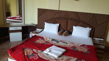 Habitación Royal | 1 habitación, ropa de cama de alta calidad, escritorio y insonorización