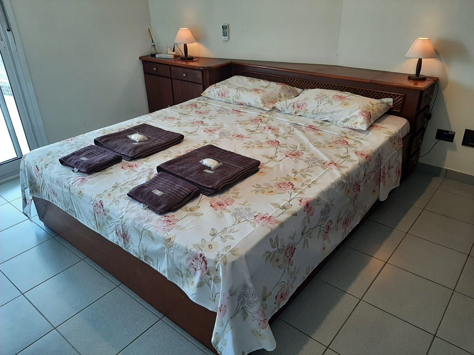 4 bedrooms, iron/ironing board, free WiFi