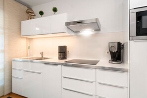 Fridge, microwave, stovetop, dishwasher