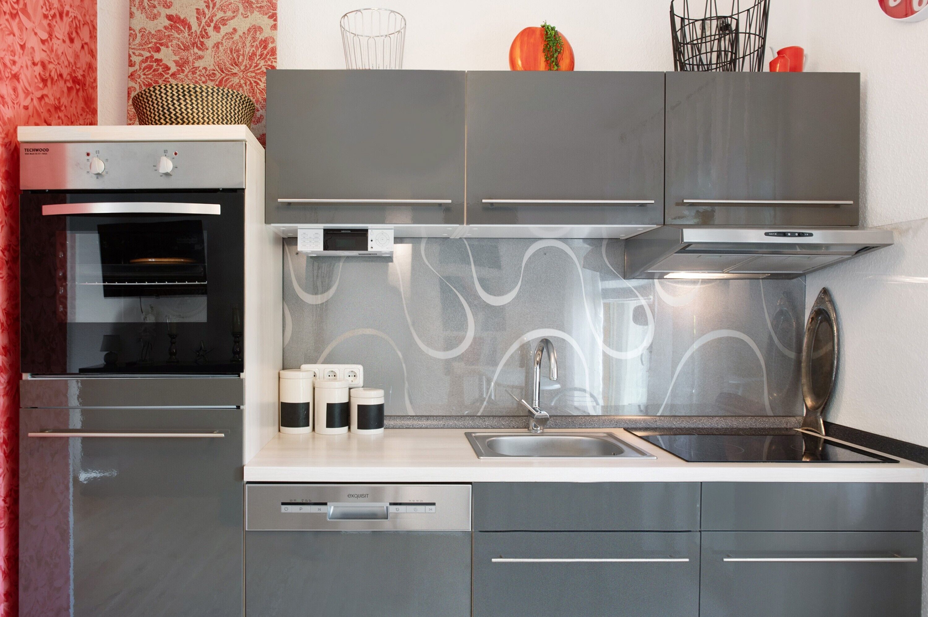 Fridge, oven, stovetop, electric kettle