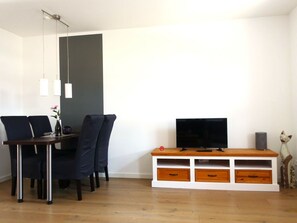 Dining - Holiday Home 'Melody' with Private Terrace and Wi-Fi (Ralswiek)