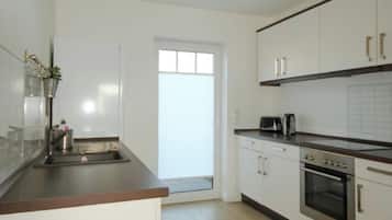 Refrigerador, horno, placa de cocina, lavavajillas