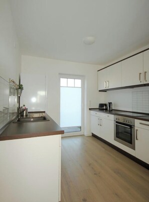 Refrigerador, horno, placa de cocina, lavavajillas