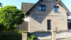 A brick house with a gabled roof, a small window, and a door. - Holiday Home 'Melody' with Private Terrace and Wi-Fi (Ralswiek)