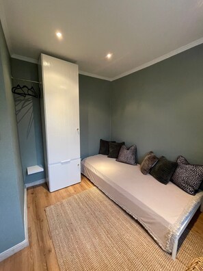 1 bedroom, free WiFi, bed sheets - Holiday Home 'Strandgut' with Private Terrace, Private Garden and Wi-Fi (Rostock)