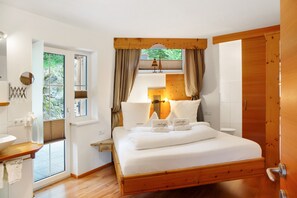 4 slaapkamers, een strijkplank/strijkijzer, gratis wifi, beddengoed