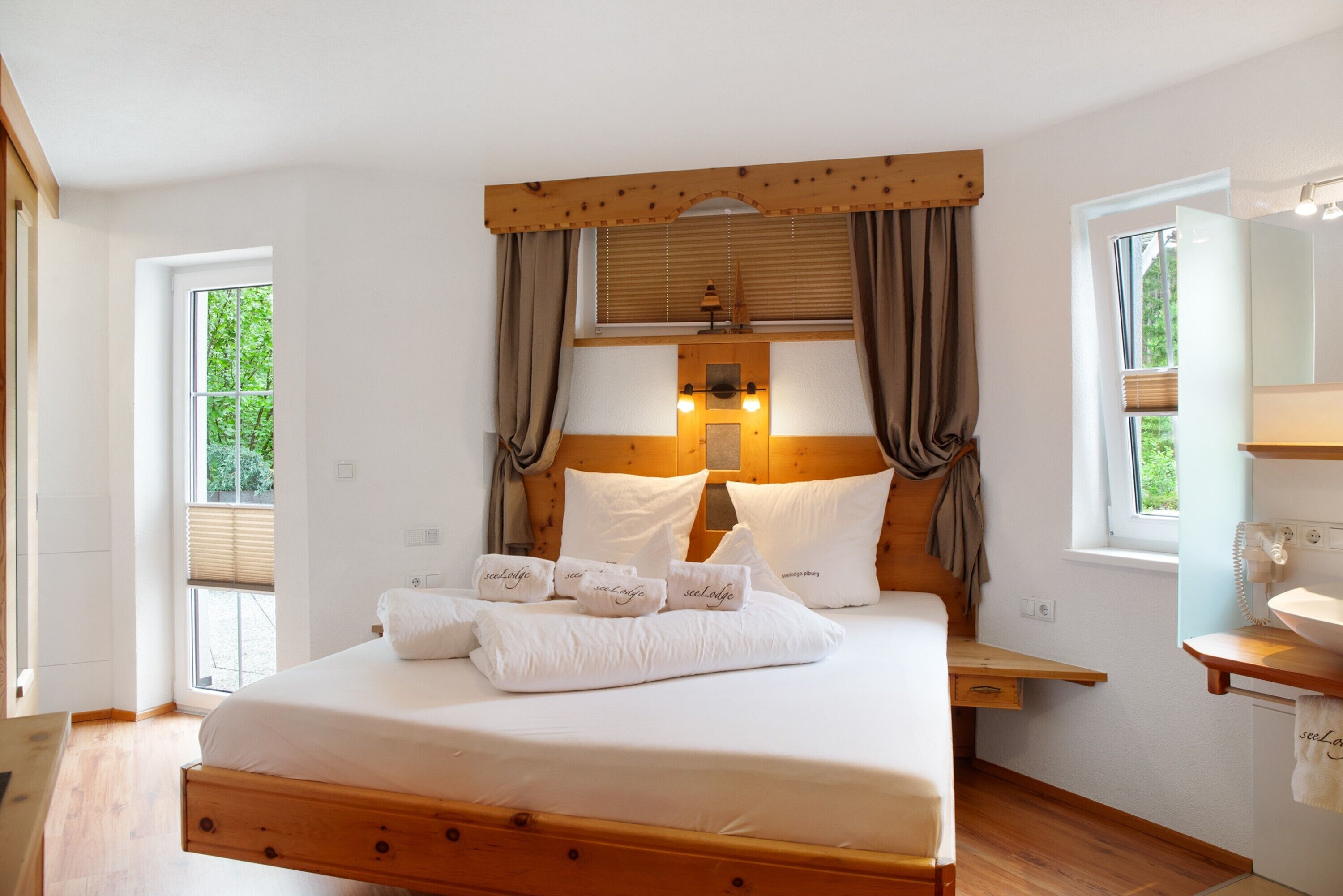 4 chambres, fer et planche à repasser, Wi-Fi gratuit, draps fournis