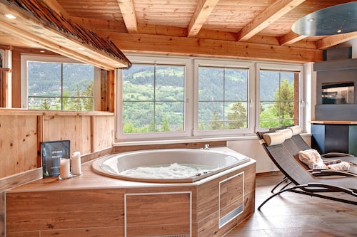 Holiday Home 'Ferienhaus Plattner' with Mountain View, Private Terrace and Wi-Fi