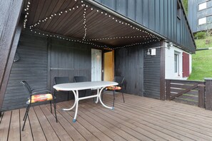 Outdoor dining - „Urlaub im Häusle“with covered terrace, garden and WLAN, not approved for craftsmen (Loßburg)