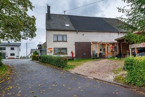 Exterior - Apartment 'Ferienhaus Störzel - Wohnung A' with Private Terrace and Wi-Fi (Morbach-Hundheim)