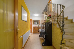 Interior - Apartment 'Ferienhaus Störzel - Wohnung A' with Private Terrace and Wi-Fi (Morbach-Hundheim)