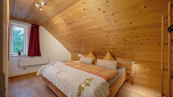 1 slaapkamer, een strijkplank/strijkijzer, gratis wifi, beddengoed