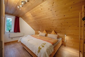 1 habitación, tabla de planchar con plancha, wifi gratis y ropa de cama