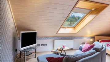 1 bedroom, free WiFi, bed sheets