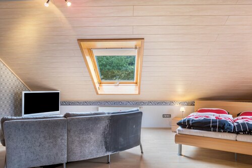 Apartment 'Elkes Ferienappartment' with Shared Garden, Balcony and Wi-Fi
