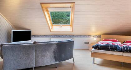 Apartment 'Elkes Ferienappartment' with Shared Garden, Balcony and Wi-Fi