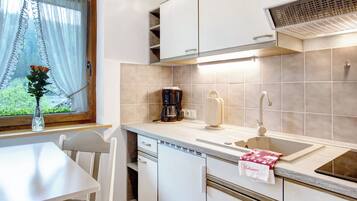 Réfrigérateur, plaque de cuisson, cafetiÚre/bouilloire