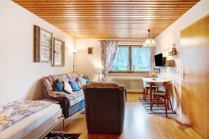 TV - Haus Kurparkblick – Apartment Am Schluchtensteig with Wi-Fi (Todtmoos)