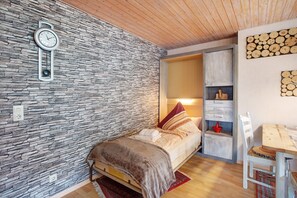 1 bedroom, free WiFi, bed sheets