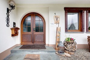 Exterior detail - Haus Kurparkblick – Wehratal Apartment with Private Terrace and Wi-Fi (Todtmoos)