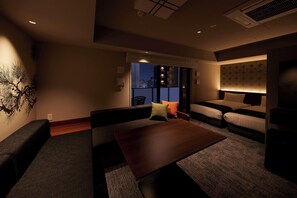 Suite estudio, no fumadores, balcón | Caja fuerte, escritorio, tabla de planchar con plancha y wifi gratis