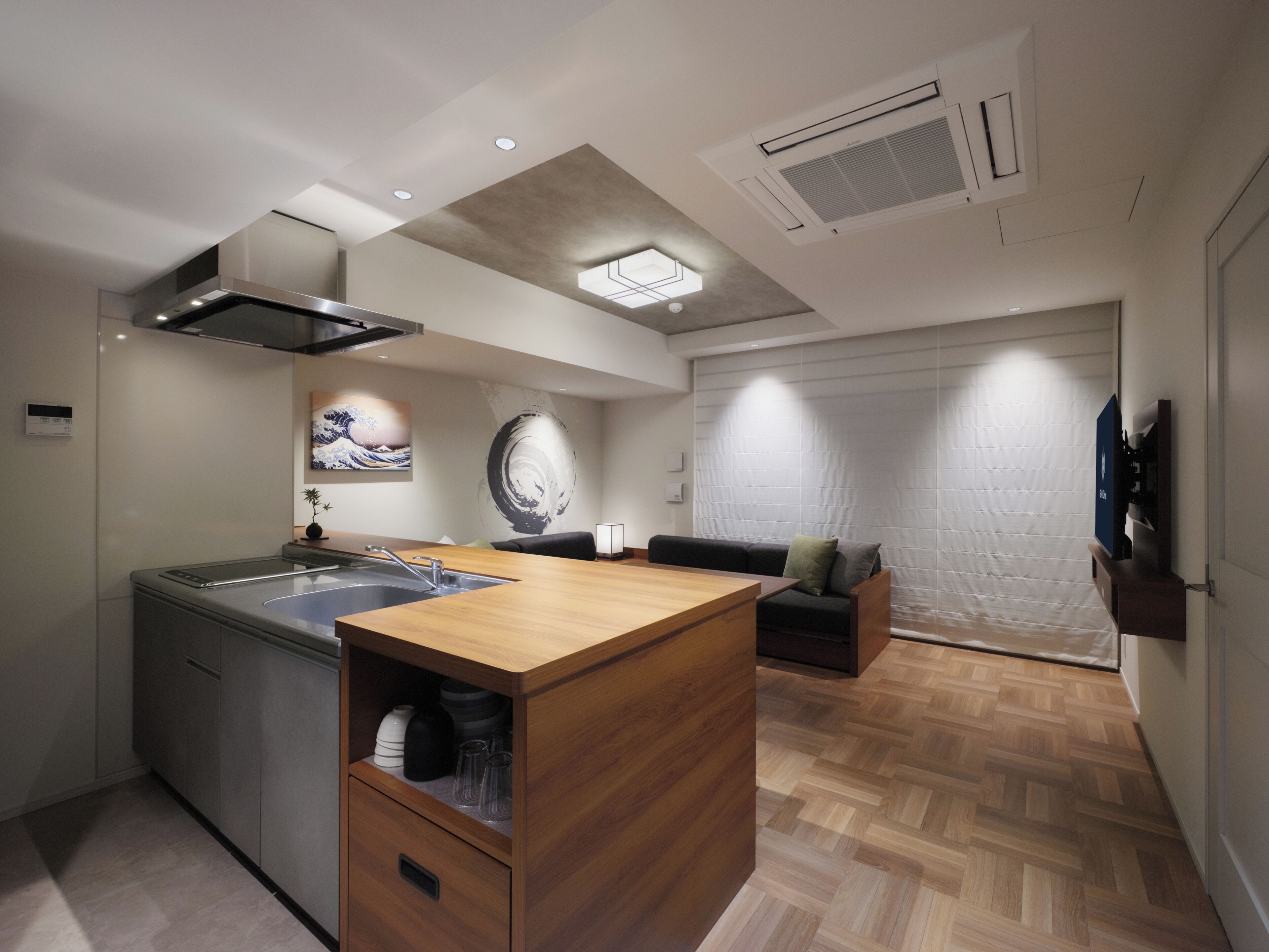 Suite estudio, no fumadores, balcón (1 Bedroom) | Caja fuerte, escritorio, tabla de planchar con plancha y wifi gratis