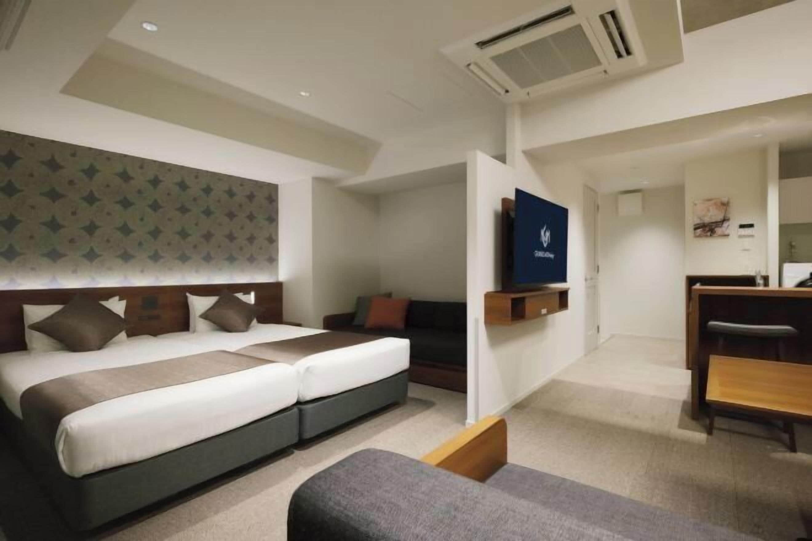 Coffres-forts dans les chambres, bureau, fer et planche à repasser