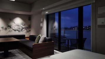 Studio suite, niet-roken, balkon | 1 slaapkamer, een kluis op de kamer, een bureau