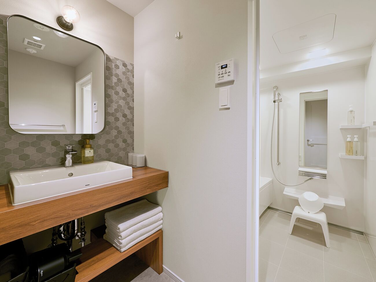 Suite with 10sqm Balcony, Non Smoking | Bathroom