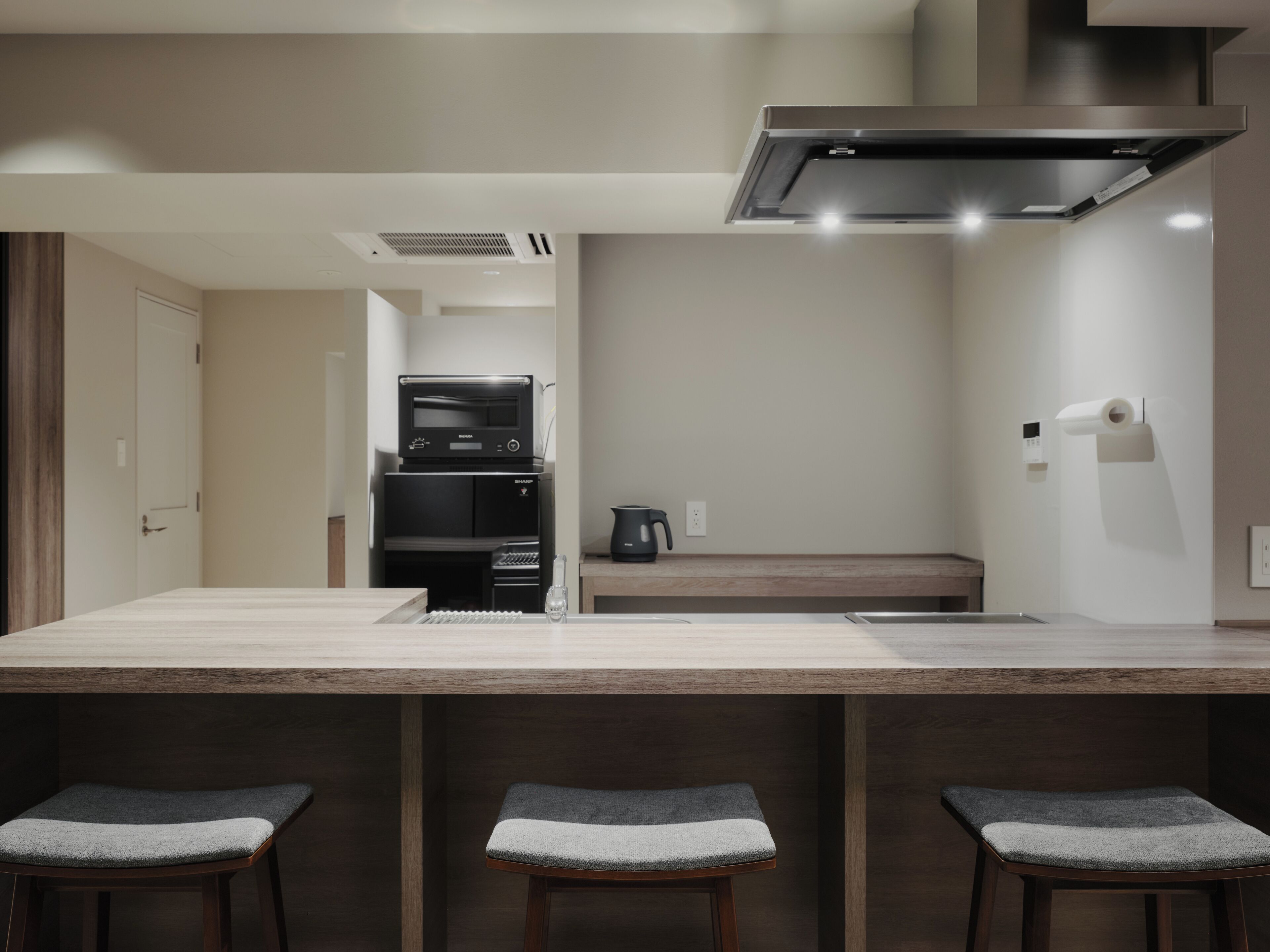 Studiosuite, ikke-røyk, balkong (1 Bedroom, Japanese) | Safe på rommet, skrivebord, strykejern/-brett og wi-fi (inkludert)