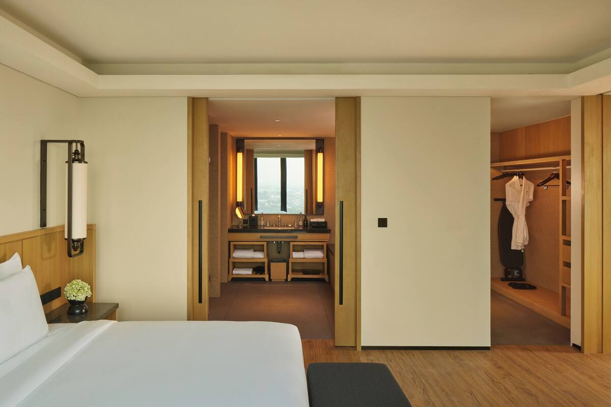 Minibar (free items), in-room safe, blackout drapes, soundproofing