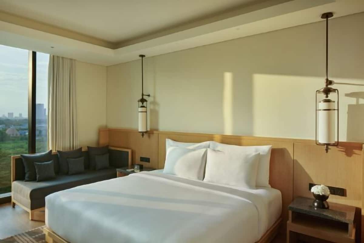 Minibar con artículos gratuitos y caja de seguridad en la habitación