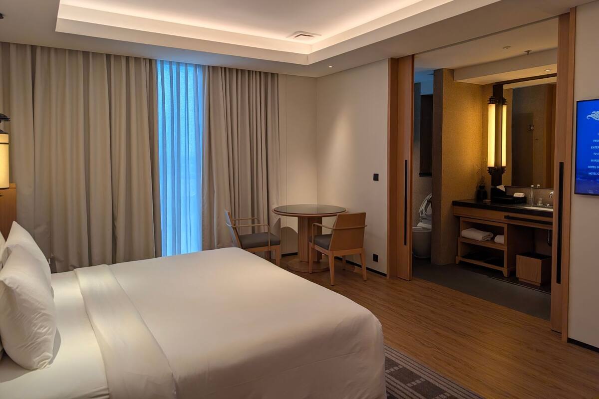 Minibar (free items), in-room safe, blackout drapes, soundproofing