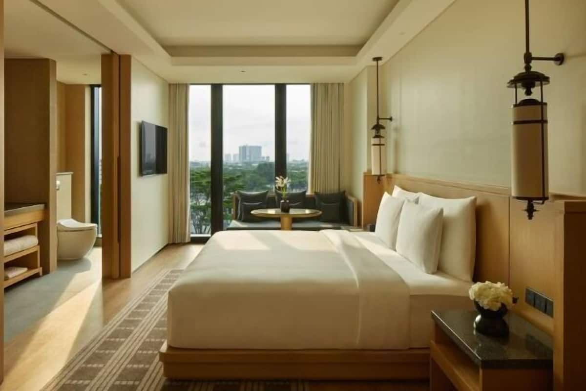 Free minibar, in-room safe, blackout curtains, soundproofing