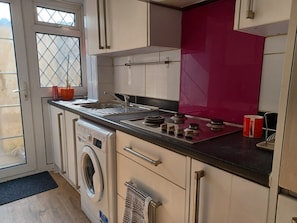 Comfort House | Private kitchen - Melo House Grove - Huku Kwetu (Dunstable)