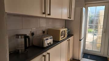 Comfort-Haus | Eigene Küche | Wasserkocher, Toaster, Kochgeschirr/Geschirr/Besteck