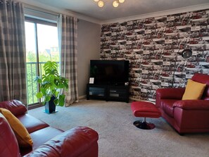 City-Apartment | Wohnbereich | Smart-TV, Netflix, Streaming-Dienste