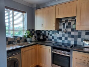 City-Apartment | Eigene Küche | Kühlschrank, Mikrowelle, Ofen, Toaster