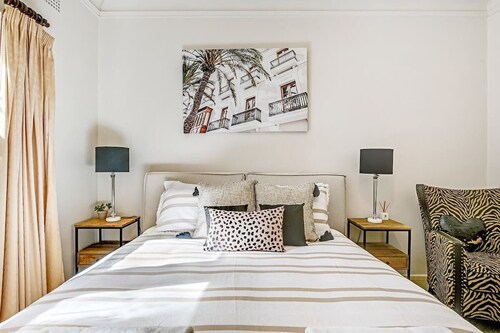 Hideaway on March • Fireside Garden • Walk to CBD