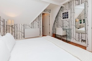 Casa | 5 quartos, escrivaninha