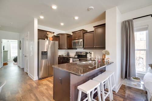 Walkable Lynchburg Condo w/ Private Balcony
