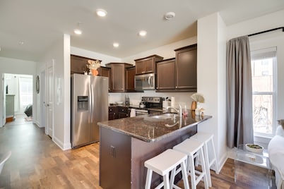 Walkable Lynchburg Condo w/ Private Balcony