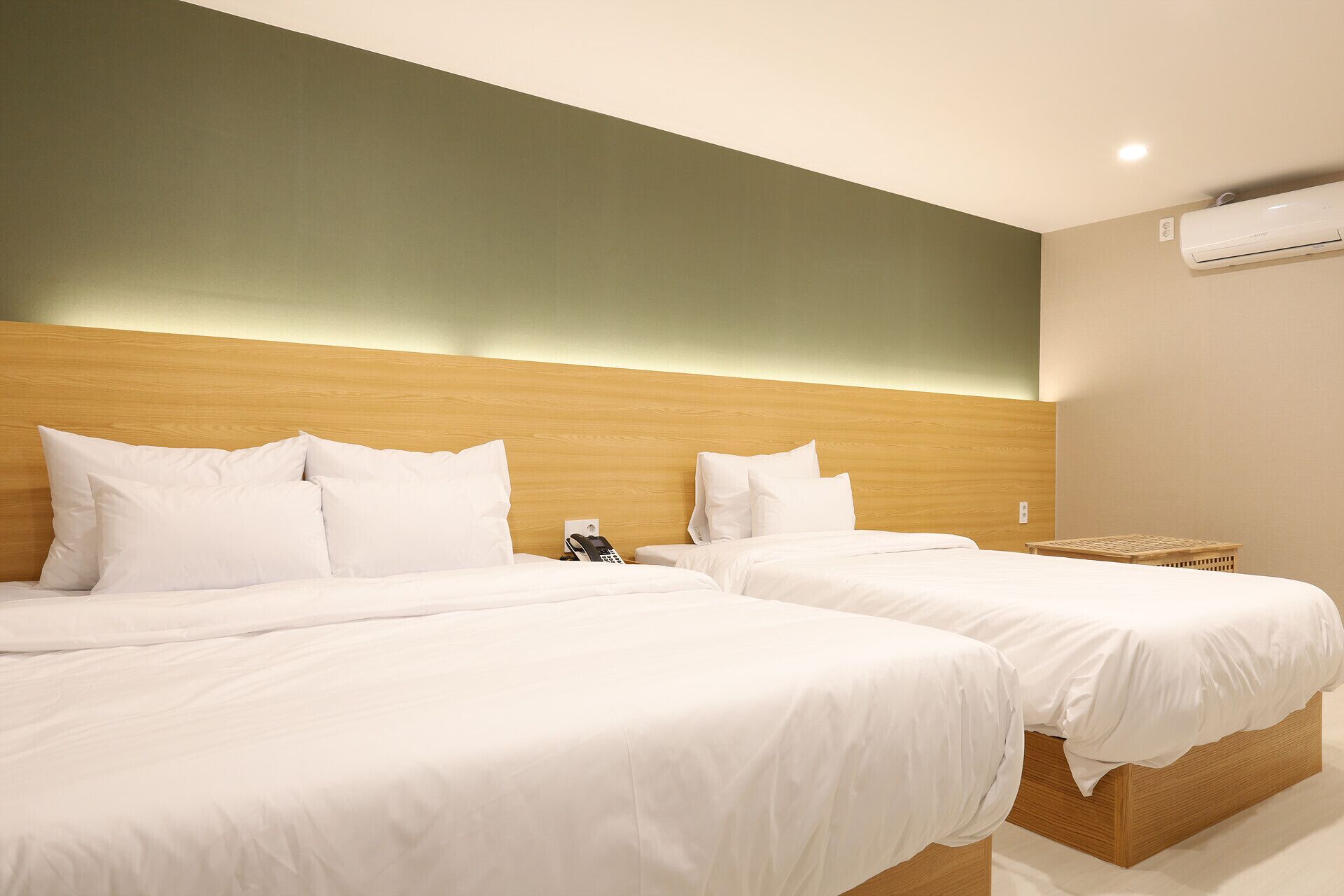 家庭房 | 防过敏的被褥、办公桌、笔记本电脑工作区、免费 WiFi