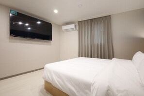 Hypo-allergenic bedding, desk, laptop workspace, free WiFi - CALM REST HOTEL GIMHAE (Gimhae)